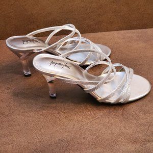 Jacqueline FERRAR Women's Fashion Pump Silver Shoe Size 6M 3 inch Pointed Heel